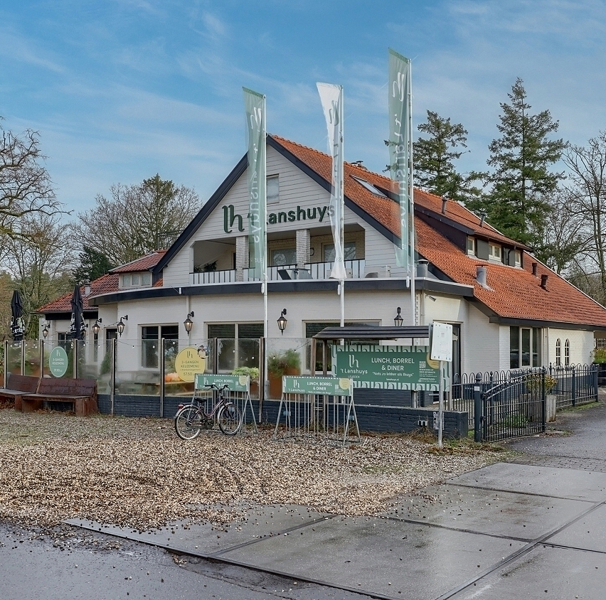 Restaurant aan hei met groot terras