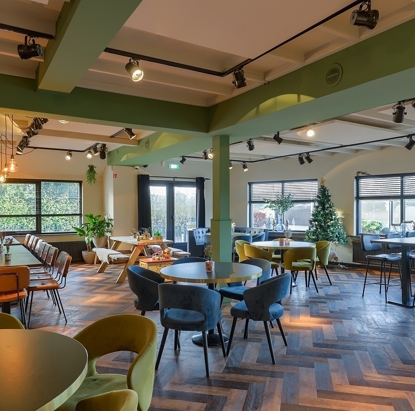 Restaurant aan hei met groot terras